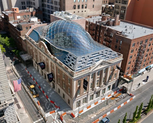 The two-story expansion is topped by a gently sloped glass dome, the shape of which was inspired by the role of the turtle in Lenape creation myths. (The Tammany Society was named for Lenape Chief Tamanend.)