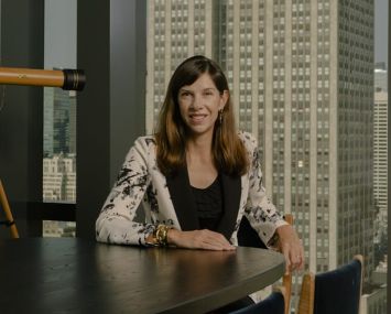 Melissa Román Burch.