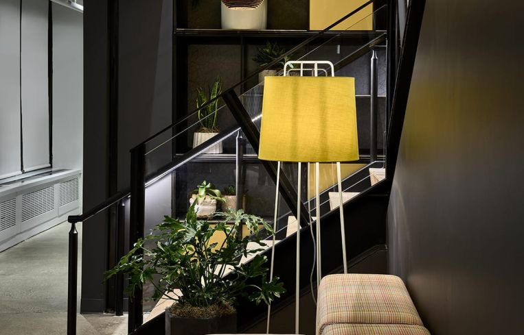 The structure of the stairs creates opportunities for small seating areas and large glassed-in conference spaces.