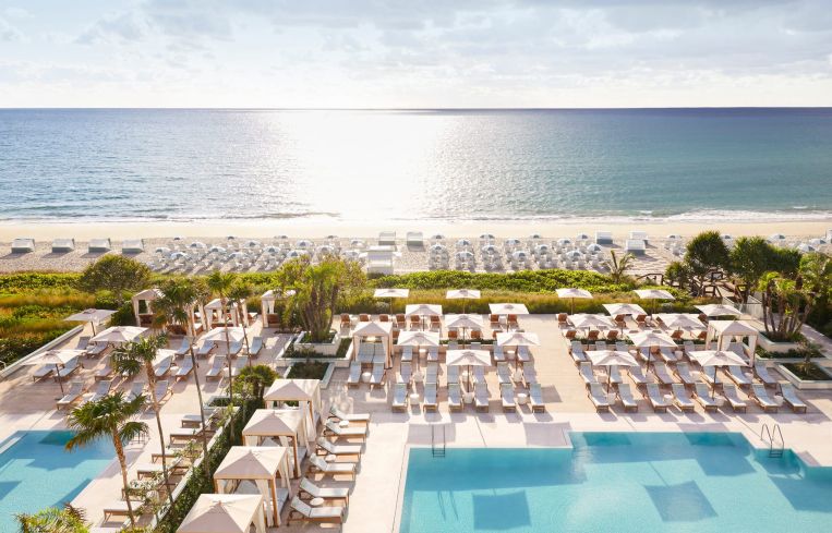 Pool area of the Four Season hotel in Palm Beach