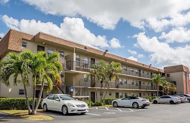 Parc Place apartments in Miami features one, two and three-bedrooms units with an average unit size of 737 square feet.