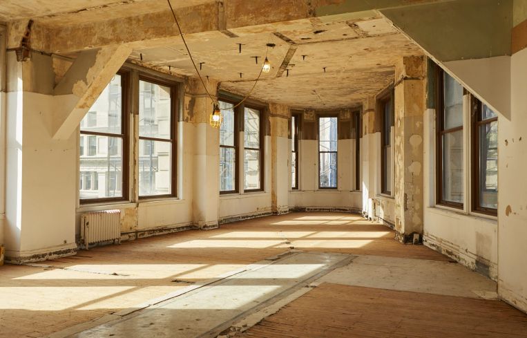 Another look at one of the less restored lower floors.