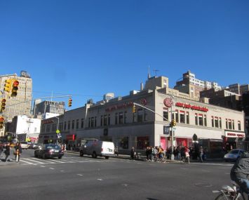 An image of the existing structure that at 258-278 Eighth Avenue that will soon be demolished to make way for Alchemy-ABR and JJ Operating's new mixed-use project.