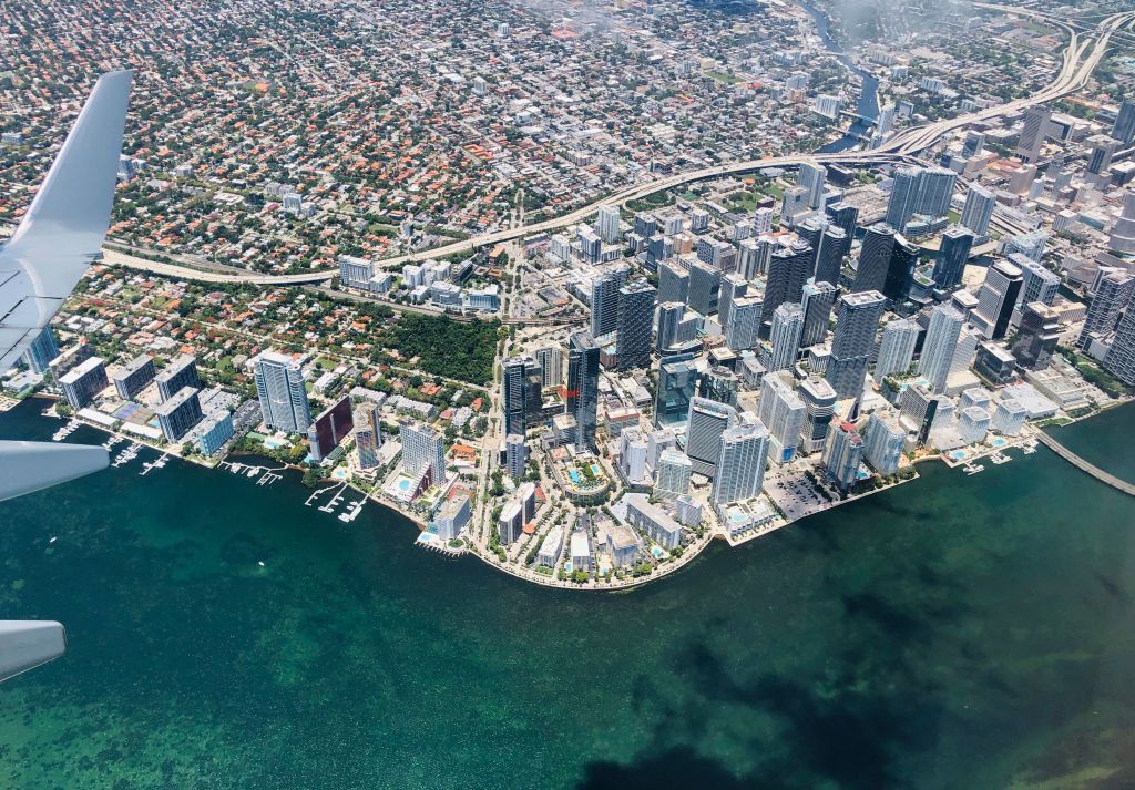 Mixed Signals: Amid Economic Boom, South Florida Population Shrinks - Vimarsana News