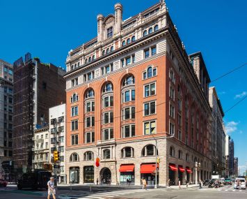 L&L and STUDIOS Architecture renovated 150 Fifth Avenue into new offices for Mastercard.