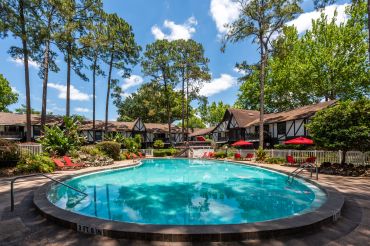 An image of the pool area at Piccadilly Apartments in Gainesville, Fla.