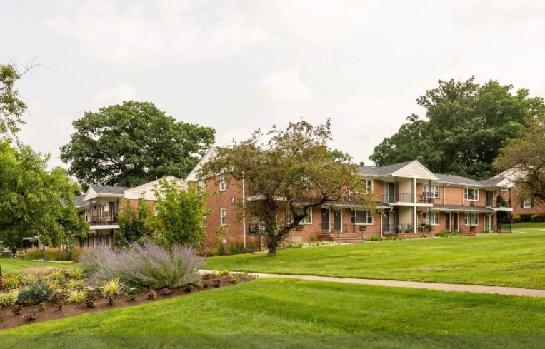 Rolling Gardens Apartment Homes in Mahwah, N.J.