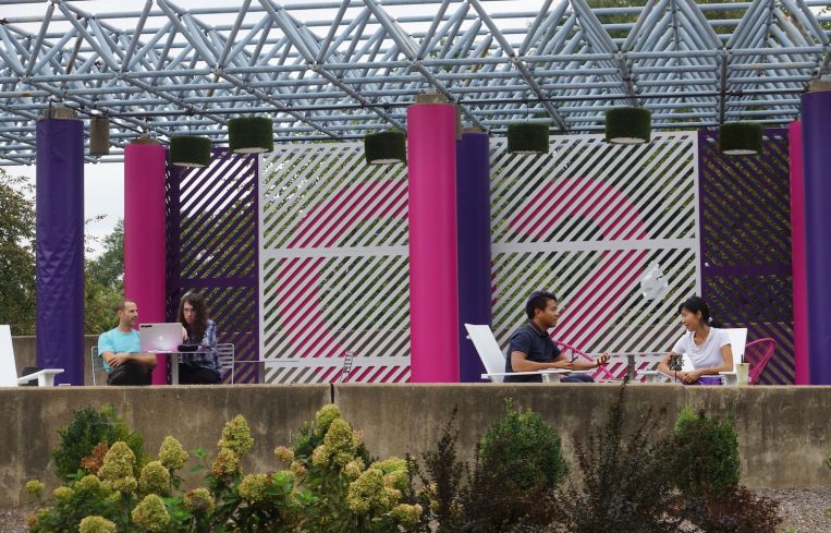 O2 helping people adjust to being back to work.