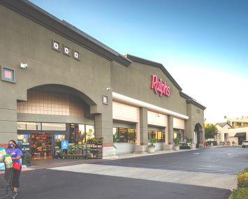 Brea Gateway Center, anchored by a Ralphs grocery store, spans 12.5 acres at 101-407 West Imperial Highway.