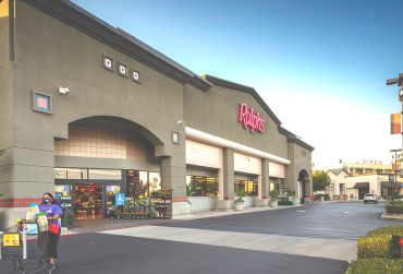 Brea Gateway Center, anchored by a Ralphs grocery store, spans 12.5 acres at 101-407 West Imperial Highway.