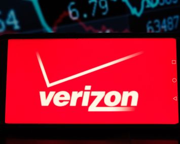 Verizon has snapped up Lightstone's 325 Exterior Street.