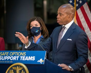 Mayor Eric Adams (right) and Gov. Kathy Hochul on Jan.6 2022.