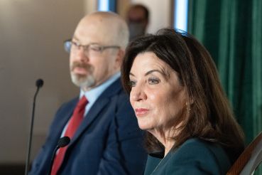 Governor Kathy Hochul discusses the New York State budget with Andrew Rein, President of the Citizens Budget Commission at a breakfast in New York City.