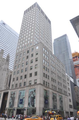 Reuben Brothers and Crown Onyx Acquire Esplanade Retail Complex for $200 Million