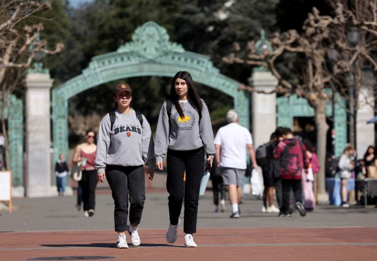 Students walk through Sproul Plaza on the UC Berkeley campus in March 2022.