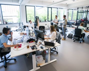 A flex office with people in it.