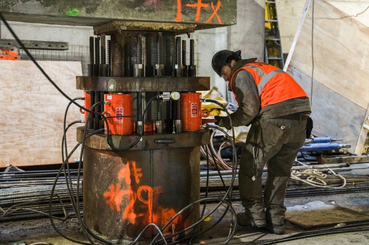 34 sets of jacks and caissons helped lift the 14 million pound theater.