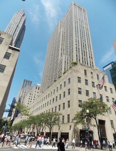 The tall building at 1270 Avenue of the Americas holds Radio City Music Hall.