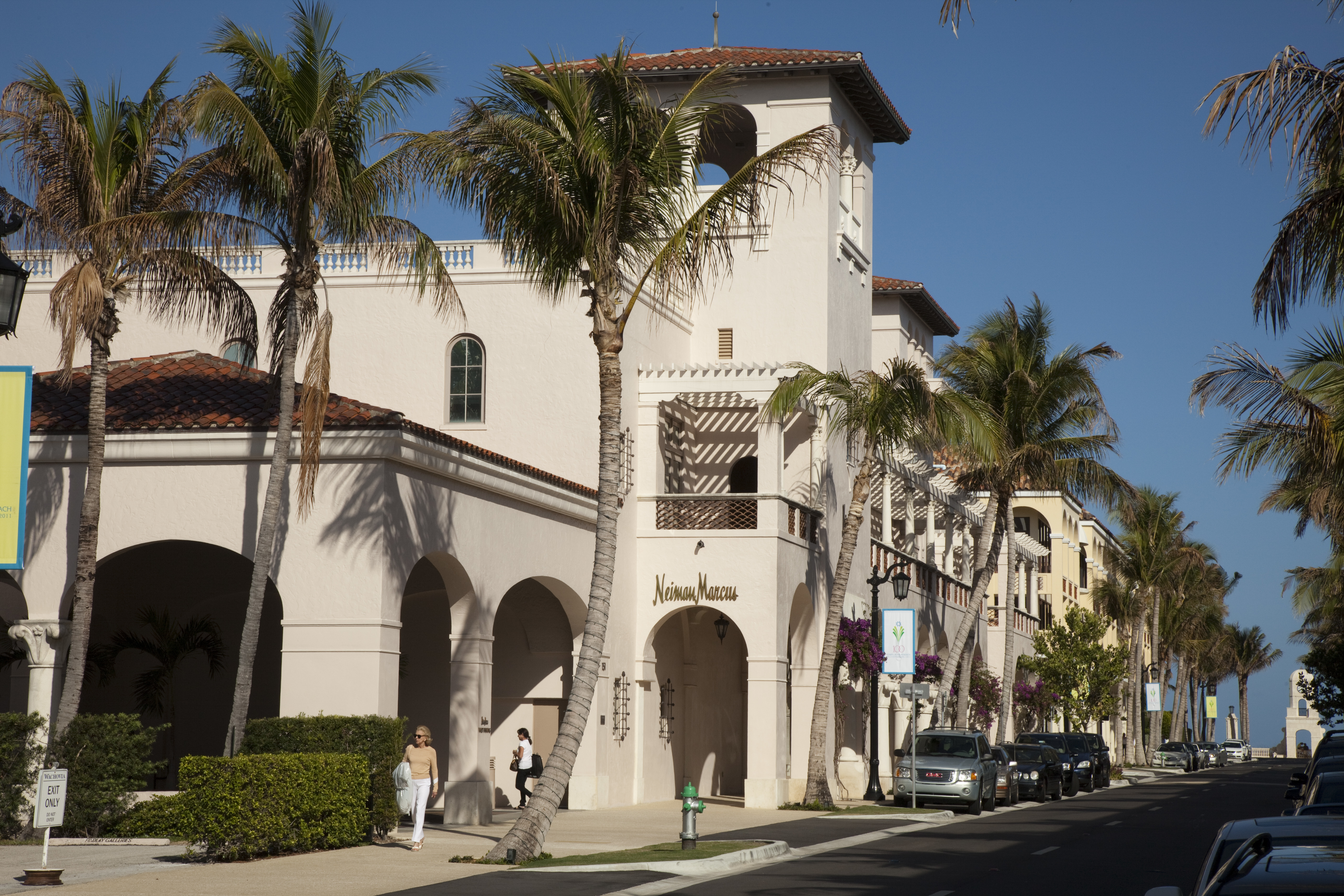 Neiman marcus discount palm beach closing