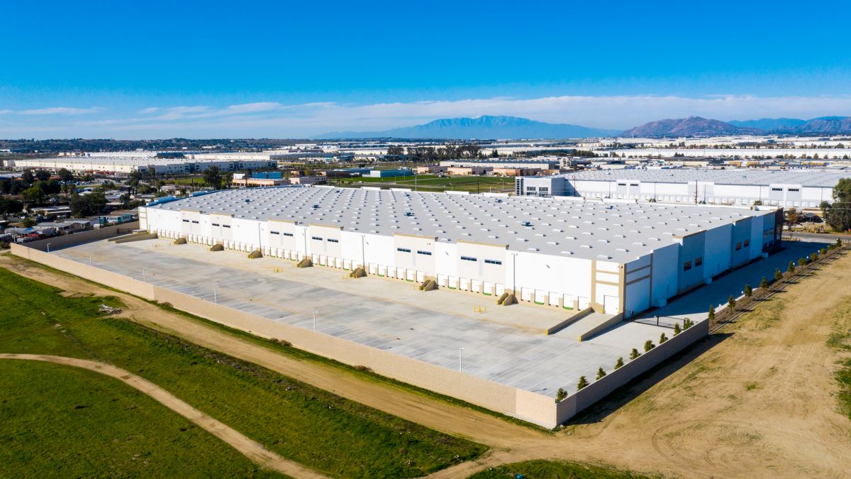 Glp Capital GLP Capital Partners Pays $90M for 355K-SF Warehouse in the Inland ...