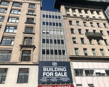 Building for Sale sign on Fifth Avenue, Manhattan, New York