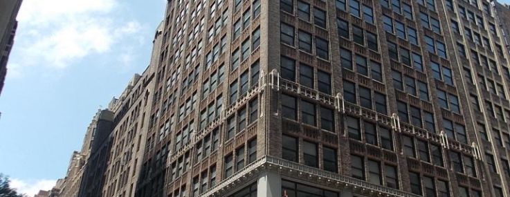 The tall brown building at 462 Seventh Avenue.