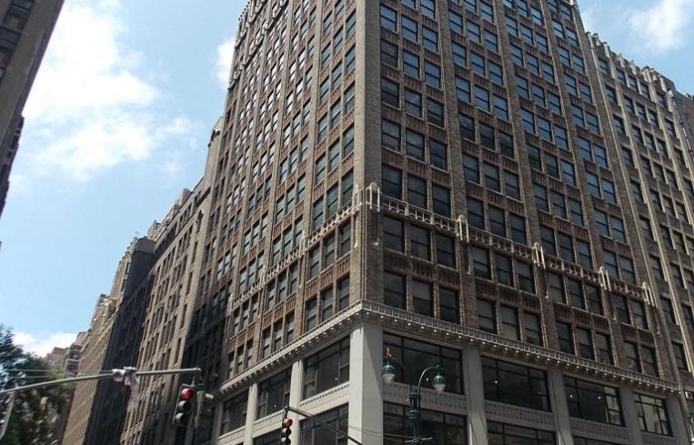 The tall brown building at 462 Seventh Avenue.