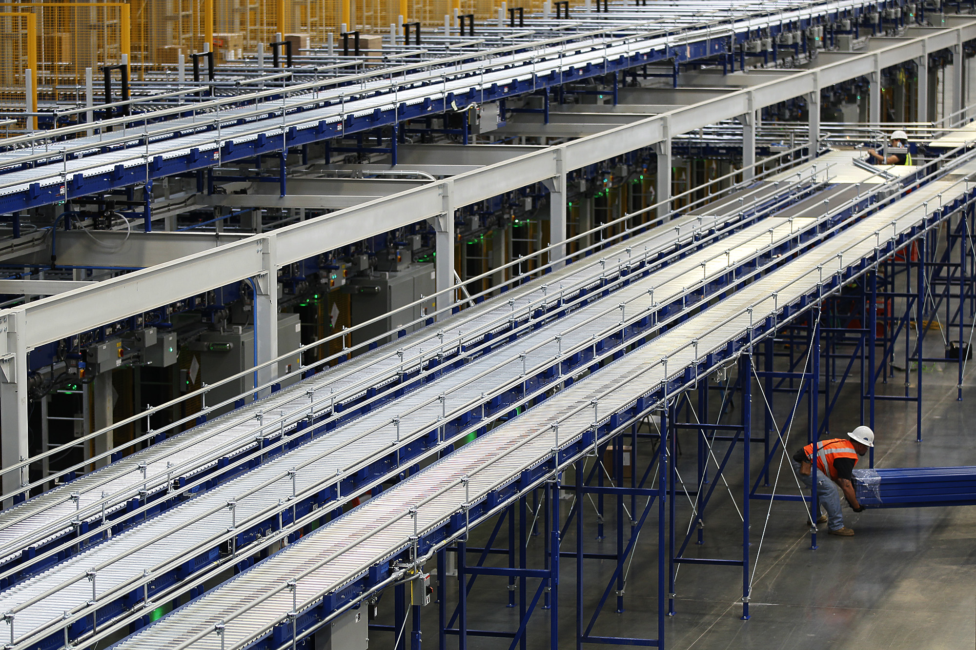 Apparel Brands Lead Warehouse Leasing in US s Top Industrial