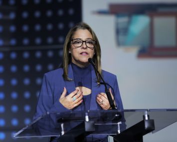 Lisa Pendergast, executive director of CREFC, speaks to attendees Tuesday at the organization's annual Miami conference.