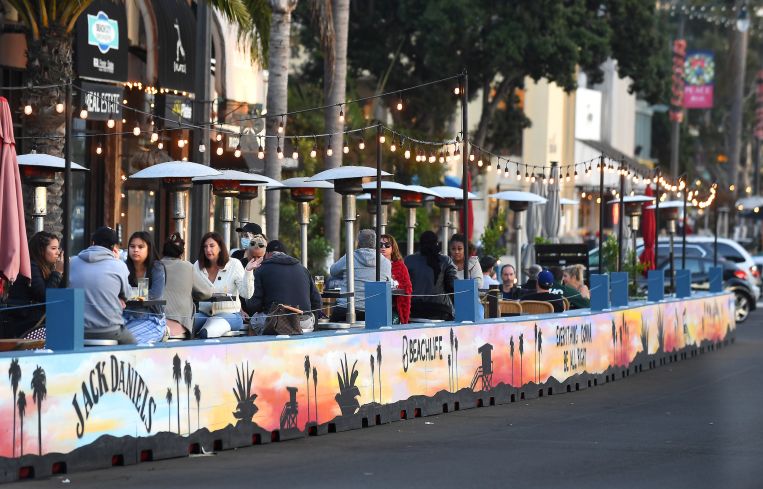 Customers dine outdoors.