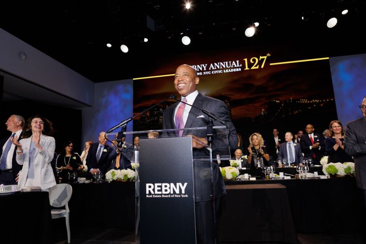 Eric Adams addresses a crowd at REBNY's annual gala on April 20, 2023.