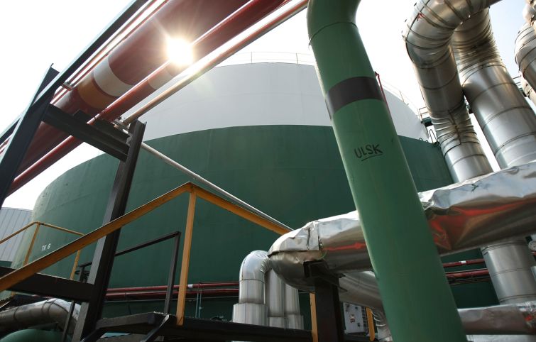 An oil storage tank at Stuyvesant Fuel Service in the Bronx, NY.