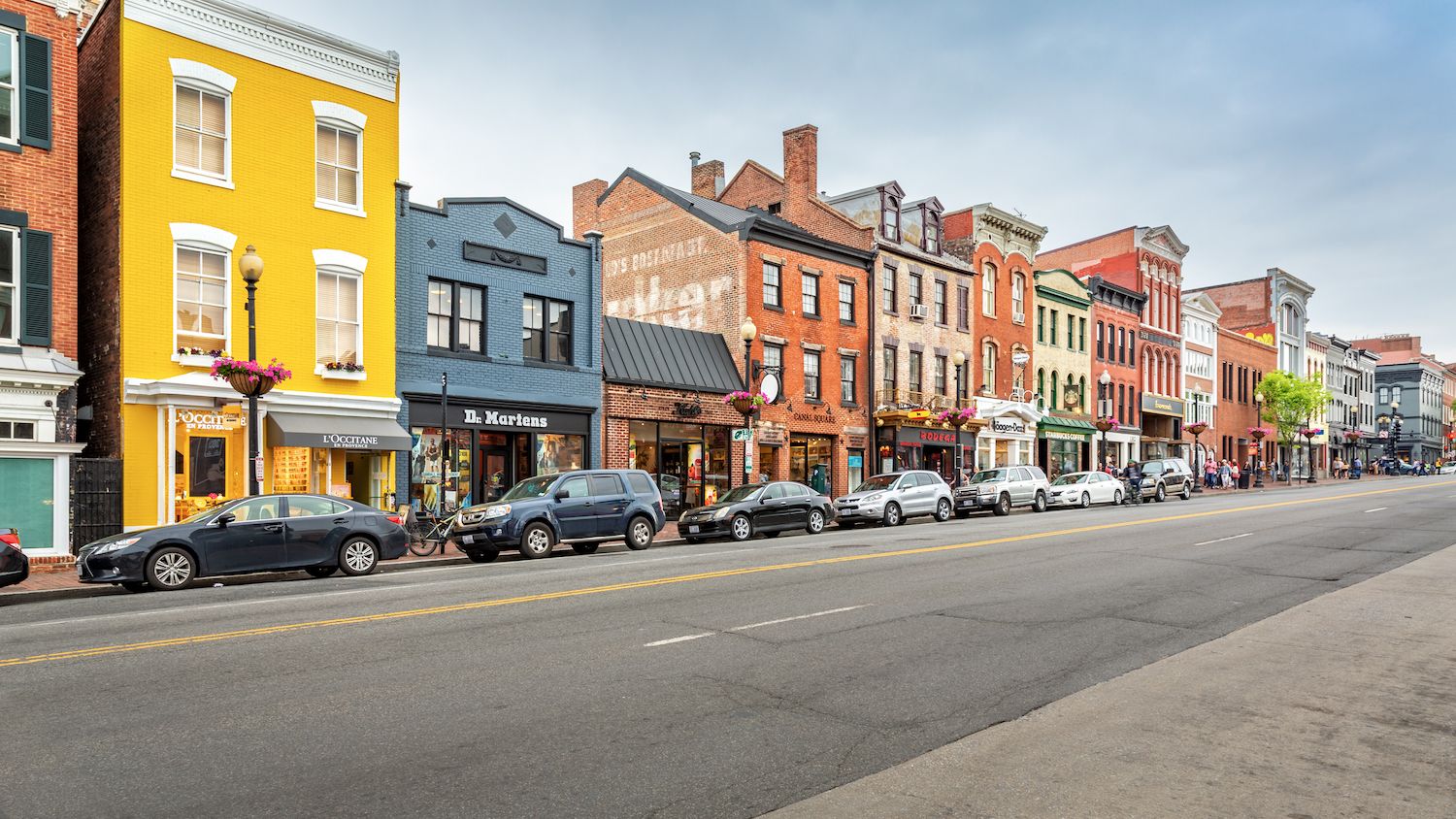 Los Angeles Clothier Rails Replaces Vans in Georgetown - Vimarsana News