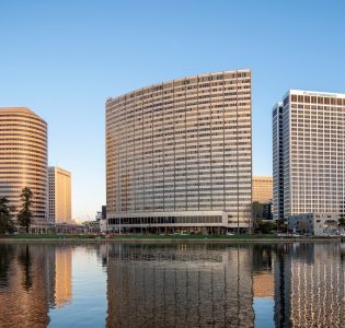 TMG Partners’ 300 Lakeside Drive property is the global headquarters of investor-owned utility PG&E. 