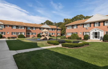 Mid-Island Apartments in Bay Shore, N.Y. on Long Island. 