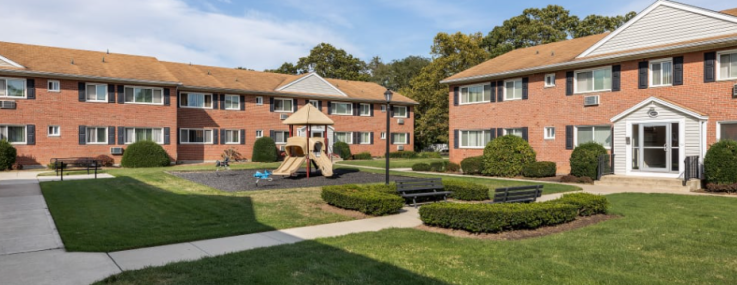 Mid-Island Apartments in Bay Shore, N.Y. on Long Island. 