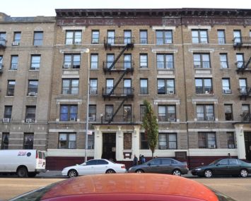 An apartment building in New York
