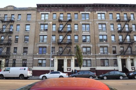 An apartment building in New York