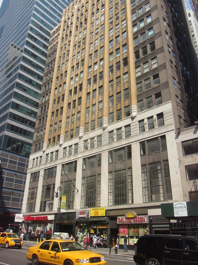 时尚品牌Kellwood和KBL Group租下了位于1441 Broadway的空间