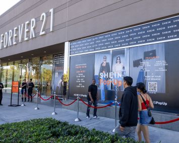 Shoppers begin to line up outside Forever 21 at Ontario Mills mall