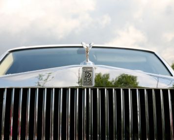 Rolls-Royce car logo