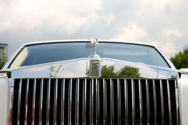 Rolls-Royce car logo