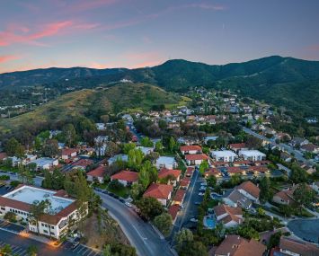 Los Robles Apartments at 300 Rolling Oaks Drive is currently the second-largest multifamily asset in Thousand Oaks.