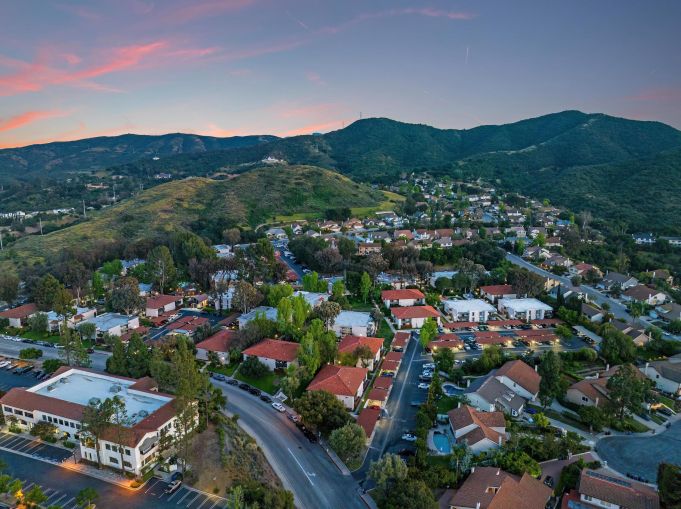 Los Robles Apartments at 300 Rolling Oaks Drive is currently the second-largest multifamily asset in Thousand Oaks.