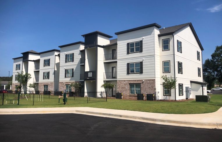 Pointe Grand Warner Robins, a newly built, 288-unit multifamily property in Warner Robins, Georgia.