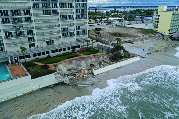 Daytona Beach seawall breach GettyImages 1440619431 Innovative Design and Living Seawalls Can Improve an Imperfect Solution