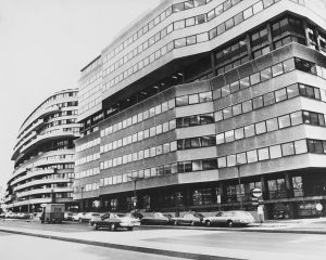 old watergate GettyImages 1438672120 WEB Watergate Office Building Resolves Delinquent CMBS Loan, Landlord Says