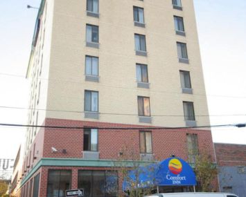 42-24 Crescent Street in 2007, back when it was a Comfort Inn.