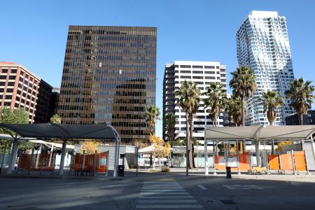 Charles Schwab headquarters (left) at 211 Main Street, San Francisco.