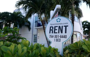 MIAMI BEACH, FLORIDA - DECEMBER 06: A 'For Rent' sign in front of a building on December 06, 2022 in Miami Beach, Florida.  Reports indicate that apartment rents across the country dropped in November by the most in at least five years.  National index of rents fell by 1%, the third straight month-over-month decline. (Photo by Joe Raedle/Getty Images)